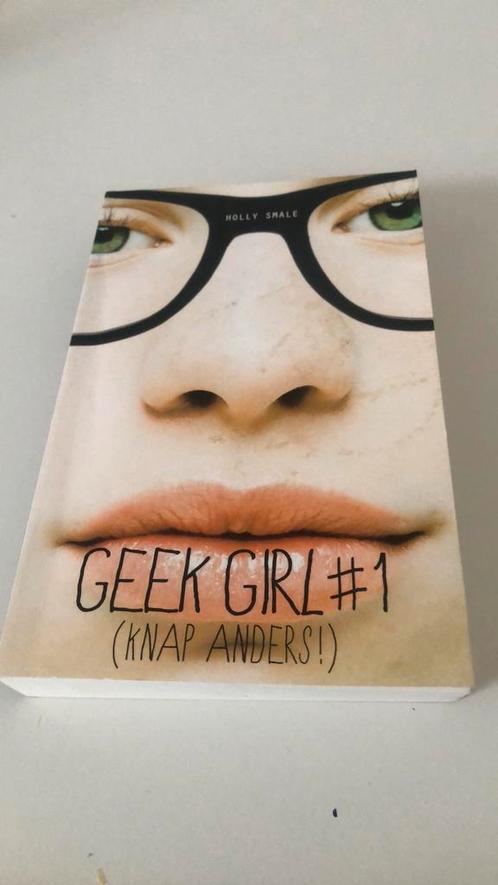 Holly Smale - Knap anders!, Boeken, Kinderboeken | Jeugd | 13 jaar en ouder, Zo goed als nieuw, Ophalen of Verzenden