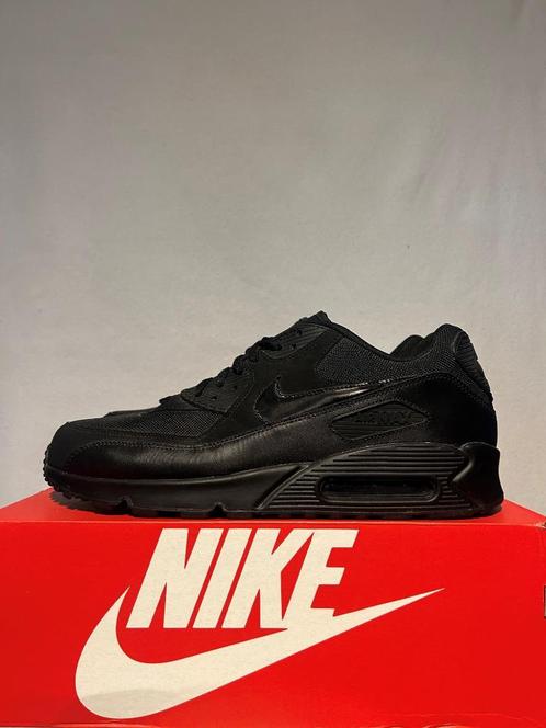 ALS NIEUW! Maat 47,5 - Nike Air Max 90 Triple Black, Kleding | Heren, Schoenen, Nieuw, Sneakers of Gympen, Zwart, Ophalen of Verzenden
