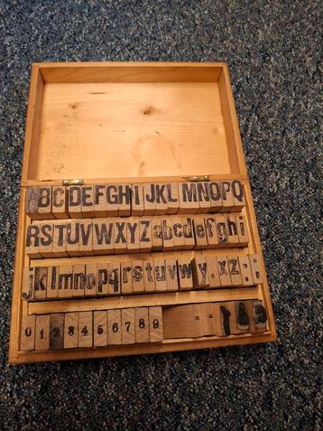 VINTAGE STEMPELSET LETTERS +Cijfers  beschikbaar voor biedingen