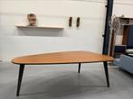 Leolux Bondi Eetkamertafel noten hout Design tafel 230, Huis en Inrichting, Tafels | Eettafels, Leolux, Vijf personen of meer
