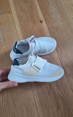 Leuk witte Lacoste sneakers maat 29, Kinderen en Baby's, Kinderkleding | Schoenen en Sokken, Ophalen of Verzenden, Zo goed als nieuw