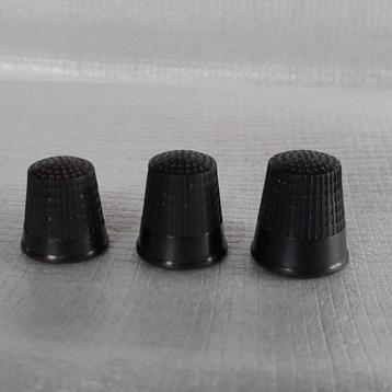 set van 3 vingerhoedjes bakeliet beschikbaar voor biedingen