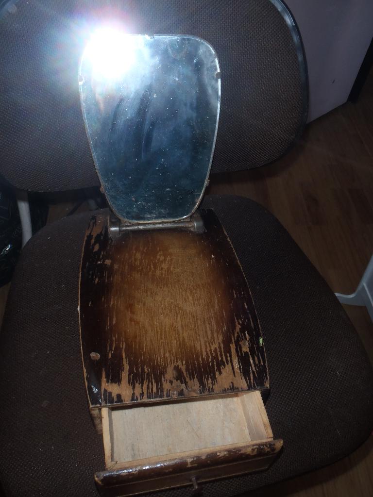 Een oude scheerdoos. bruin.+ Spiegel, Ophalen of Verzenden