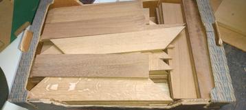 2 "bananen dozen" met assorti parketdelen beschikbaar voor biedingen