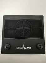 Stone Island badge zwart patch logo black on black nieuw, Embleem of Badge, Amerika, Overige soorten, Ophalen of Verzenden