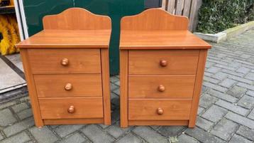 Te koop 2 Nachtkastjes Teweedehands beschikbaar voor biedingen