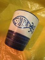 Keramiek / aardewerk beker met vismotief, Antiek en Kunst, Antiek | Keramiek en Aardewerk, Ophalen of Verzenden