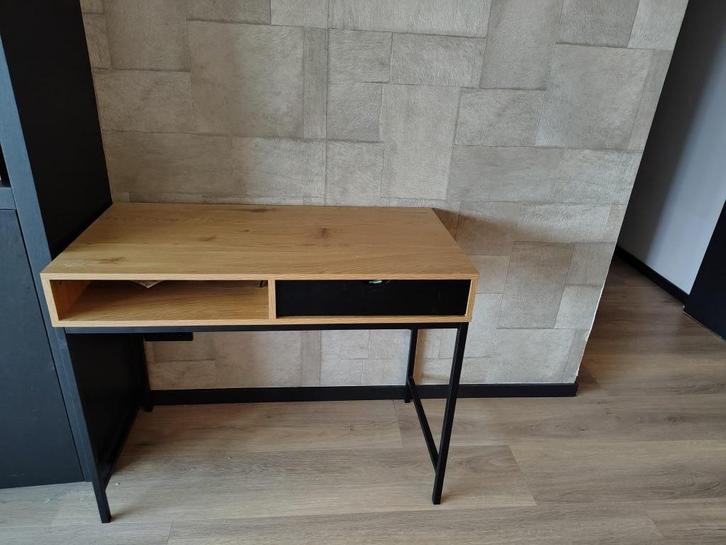 Houten bureau met stalen poten, Huis en Inrichting, Bureaus, Zo goed als nieuw, Bureau, Ophalen