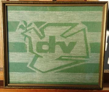 ~1920/30 gelijst handdoek met duif en DV monogram beschikbaar voor biedingen