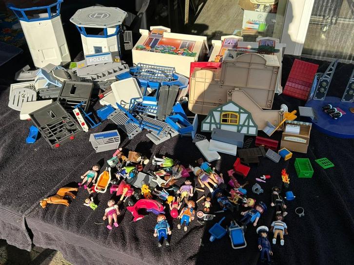 Leuke verzameling Playmobil : o.a. politiebureau en huis, Kinderen en Baby's, Speelgoed | Playmobil, Gebruikt, Ophalen