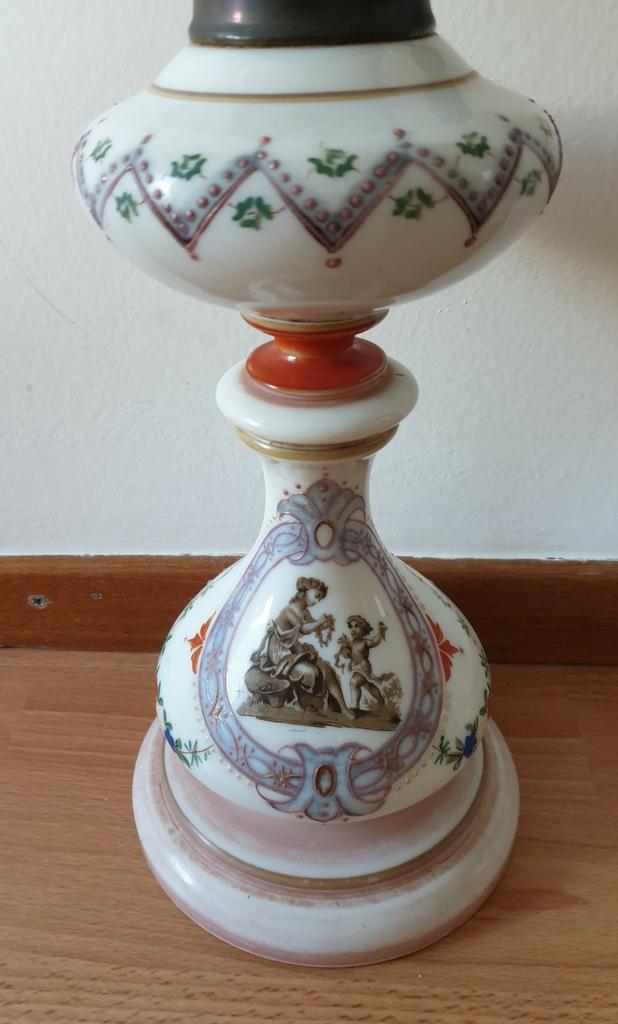 Antieke Brocante Franse Olielamp Opaline Opaalglas Melkglas, Antiek en Kunst, Antiek | Lampen, Ophalen