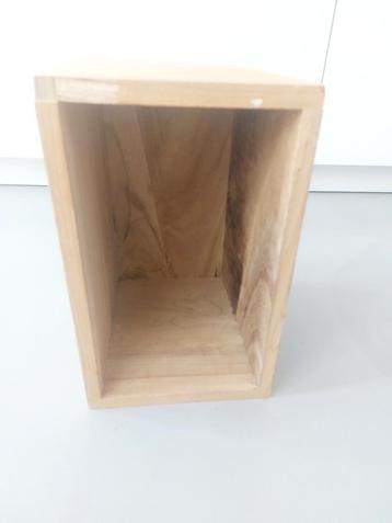 houten kastje Xenos 37x25x20 cm beschikbaar voor biedingen