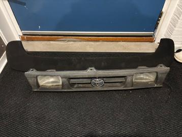 OEM gril met verstralers – Toyota Starlet P8 beschikbaar voor biedingen