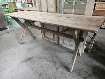 stoere eettafel ``WOONWINKEL RUSTIEK`` beschikbaar voor biedingen