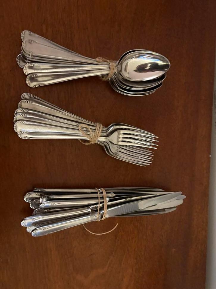 Sola 1500 diner bestek 12 personen, Huis en Inrichting, Keuken | Bestek, Gebruikt, Bestekset, Overige materialen, Vaatwasserbestendig