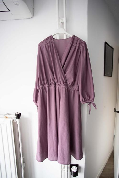 Vintage paarse jurk maat L-XL, Kleding | Dames, Jurken, Zo goed als nieuw, Maat 42/44 (L), Paars, Onder de knie, Ophalen of Verzenden