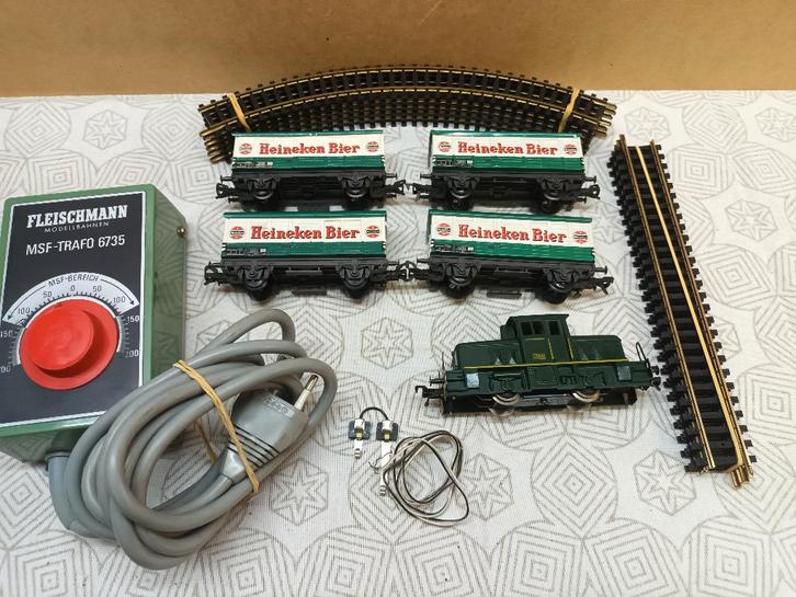 FLEISCHMANN HEINEKEN TREIN  1306 MET 4 HEINEKEN WAGONS, Hobby en Vrije tijd, Modeltreinen | H0, Gebruikt, Treinset, Gelijkstroom