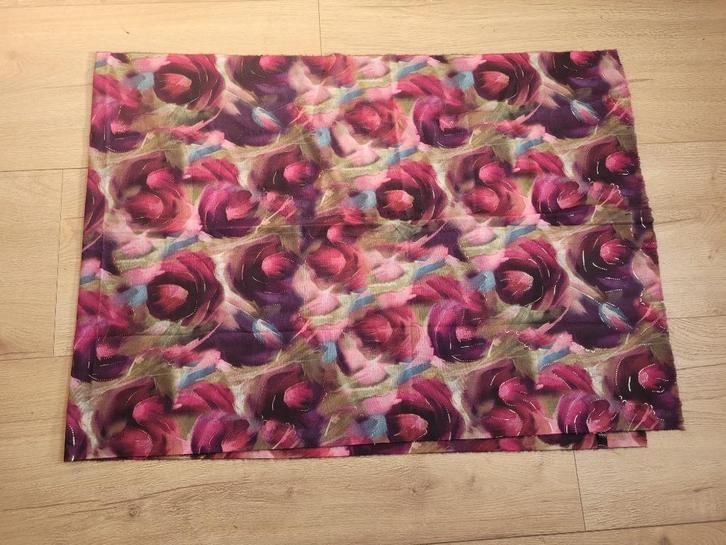 Mooie sjaal met print ~ TH0700, Kleding | Dames, Mutsen, Sjaals en Handschoenen, Zo goed als nieuw, Sjaal, Ophalen of Verzenden