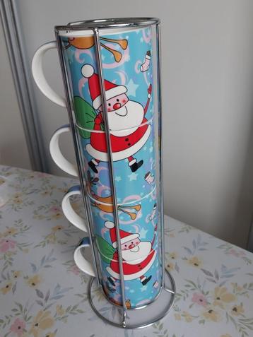 4 Kerstmokken met Kerstman en Rendier ontwerp in houder beschikbaar voor biedingen