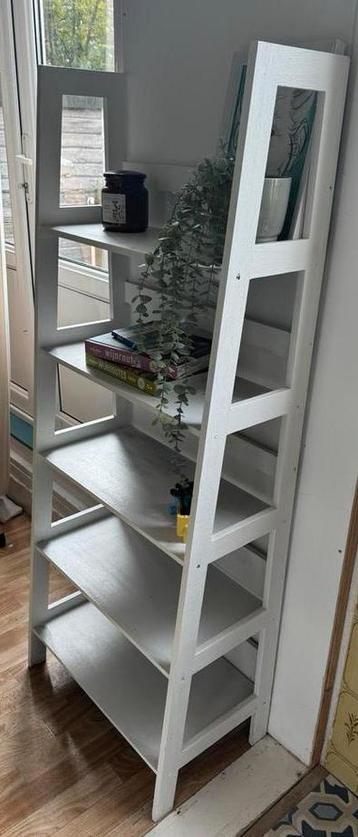 Witte houten boekenkast/boekenstandaard/ladderkast/trapkast beschikbaar voor biedingen