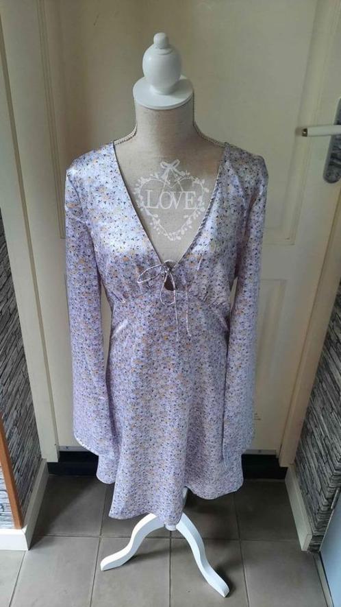Prachtig glanzend lila jurkje mt 34, Kleding | Dames, Jurken, Zo goed als nieuw, Maat 34 (XS) of kleiner, Paars, Boven de knie