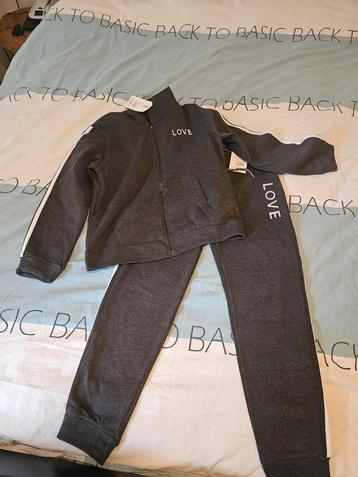 Joggingpak - Valt als S/M (was L/XL) beschikbaar voor biedingen