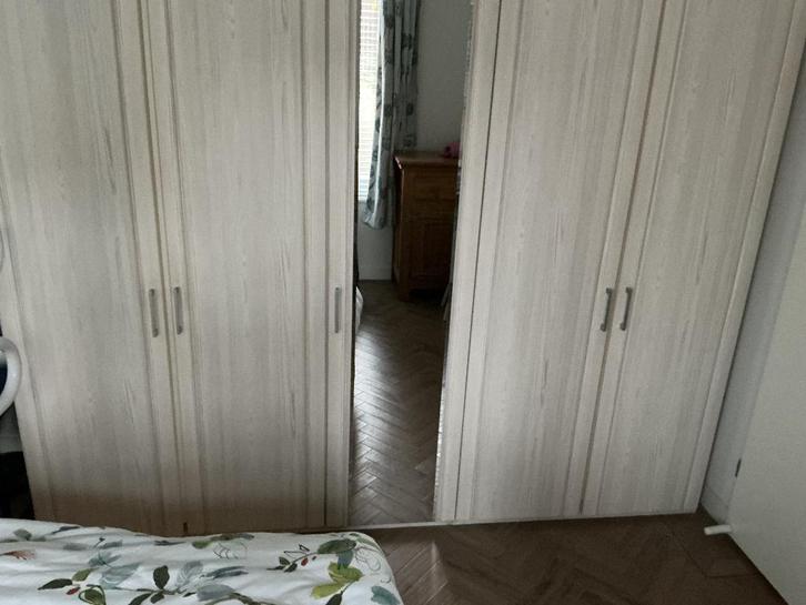 GROTE LINNENKAST met 5 deuren en hoge spiegel, Huis en Inrichting, Kasten | Kledingkasten, Zo goed als nieuw, 200 cm of meer, 200 cm of meer