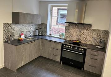 Opheffingsuitverkoop! Kunststof betonlook keuken met fornuis beschikbaar voor biedingen