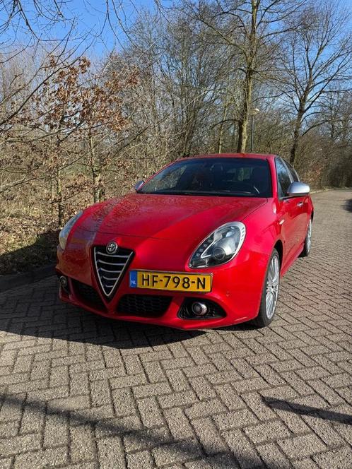 Alfa Romeo Giulietta 1.4 Turbo Multi AIR TCT 2015 Rood, Auto's, Alfa Romeo, Particulier, Giulietta, Adaptieve lichten, Airbags