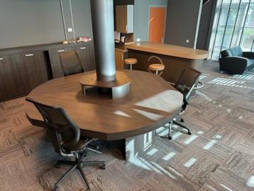 Bureau- eiland - werktafel 3 personen met verstelbare stoele beschikbaar voor biedingen