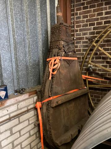 Echte oude blaasbalg uit ijzergieterij beschikbaar voor biedingen