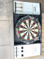 Dartbord met kast en 6 pijlen, Sport en Fitness, Darts, Ophalen of Verzenden, Gebruikt, Dartbord