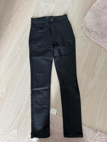 Mooie meisjes broek beschikbaar voor biedingen