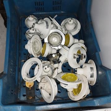 Halogenen en behuizingen. beschikbaar voor biedingen