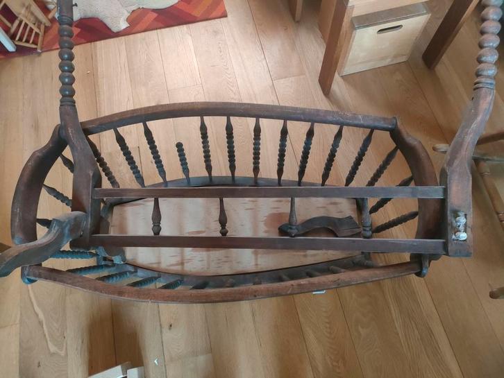 Gratis Vintage wieg opknapper, Kinderen en Baby's, Babywiegjes en Ledikanten, Gebruikt, Wieg, Ophalen