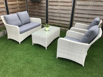 Loungeset met heerlijke zit. 2-zitsbank/2 stoelen/salontafel beschikbaar voor biedingen
