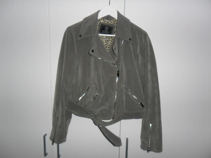Rino & Pelle Groen/Beige Suede Biker Jasje Maat 38, Kleding | Dames, Jasjes, Kostuums en Pakken, Zo goed als nieuw, Jasje, Maat 38/40 (M)
