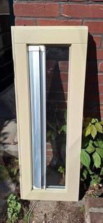 Dubbelglas houten kiepraam met ventilatierooster net geverfd, Doe-het-zelf en Verbouw, Kozijnen en Schuifpuien, Ophalen, Gebruikt