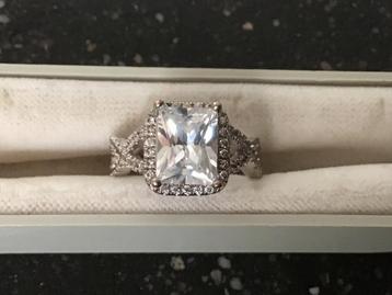 Zilveren ring met Zirkonia.925 maat 18 beschikbaar voor biedingen