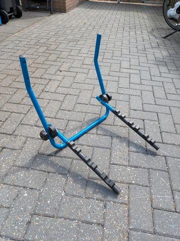 Fietsenrek voor wandmontage.  beschikbaar voor biedingen