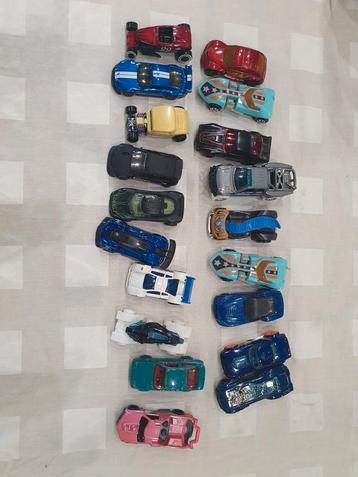 Te koop 19 hotwheel auto's  beschikbaar voor biedingen