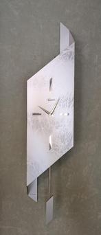 Hermle moderne wandklok aluminium met slinger - nieuw, Ophalen of Verzenden, Nieuw, Analoog, Wandklok