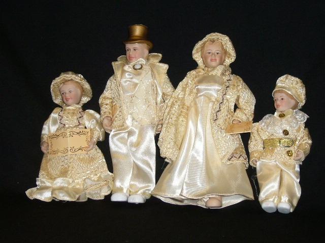 Biscuit Porseleinen Poppen 4 Stuks, Antiek en Kunst, Antiek | Porselein, Ophalen