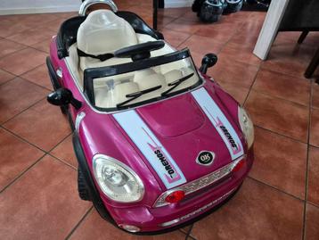 Super leuke roze auto te koop beschikbaar voor biedingen