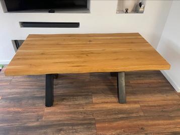 Robuuste houten eettafel 180x100 cm prima staat beschikbaar voor biedingen