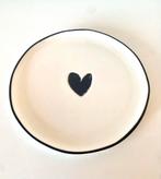 Bastion Collections Bord met Hart, Huis en Inrichting, Keuken | Servies, Ophalen of Verzenden, Zo goed als nieuw, Bord(en), Overige stijlen