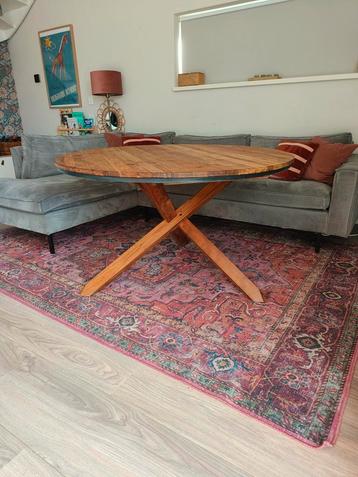 Ronde eiken eettafel 6-persoons beschikbaar voor biedingen