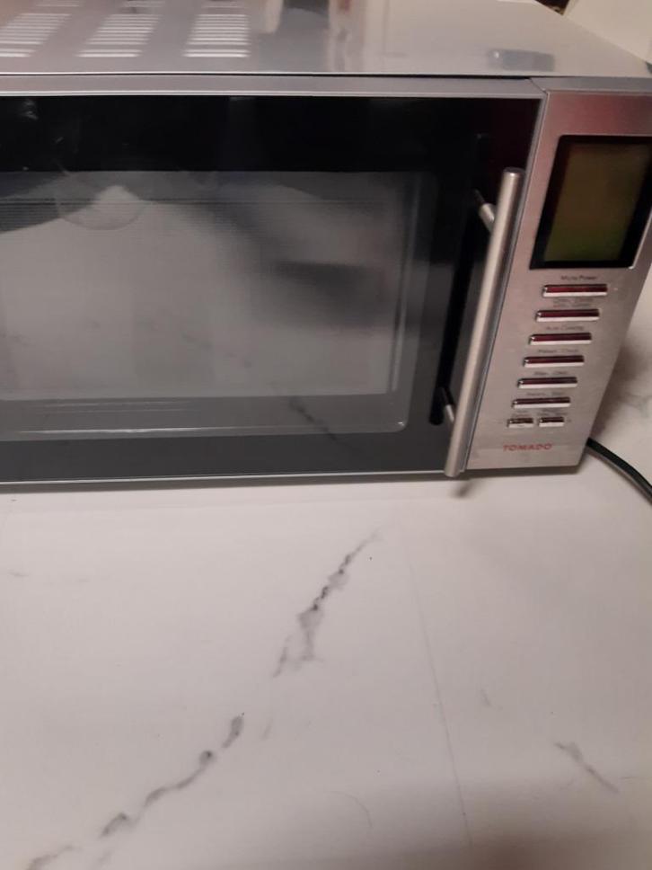 Tomado digitale combi microwave magnetron, Witgoed en Apparatuur, Magnetrons, Zo goed als nieuw, Vrijstaand, Combimagnetron, 45 tot 60 cm