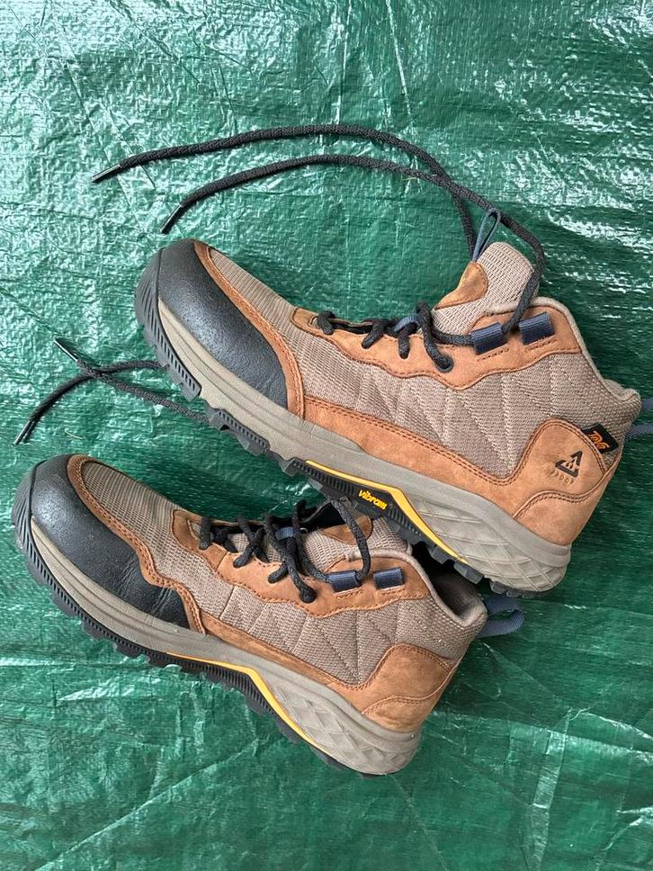 Dames berg/wandelschoenen TEVA MT 40.5 nieuw DEN HAAG, Sport en Fitness, Bergsport en Wandelen, Zo goed als nieuw, Schoenen, Ophalen of Verzenden