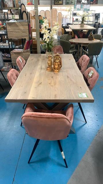 Eikenhouten eetkamer tafel boomstam massief blad beschikbaar voor biedingen